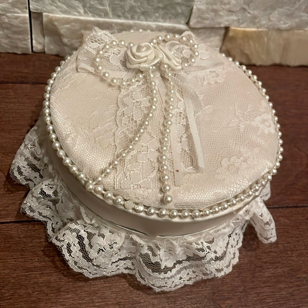 Decorative lace box